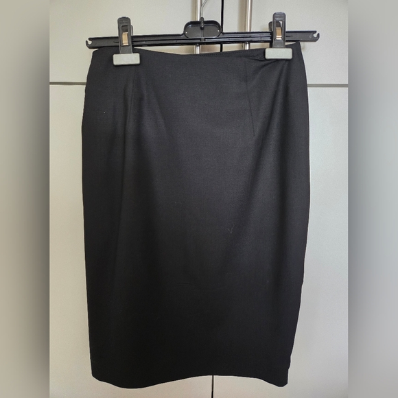 Club Monaco black pencil wrap skirt - Picture 3 of 4